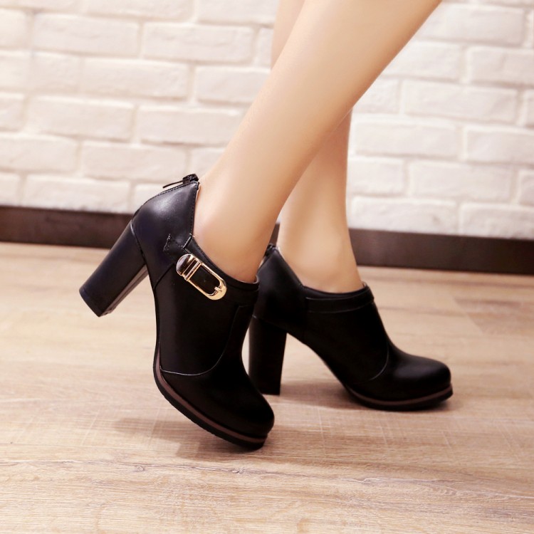 Women's Mary Jane Flat Shoes with Buckle Strap and Chunky Heel - Image 5
