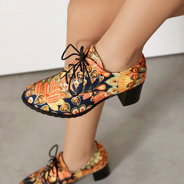 Deep Mouth Flat Shoes with Floral Pattern and Lace-Up Closure - Image 3