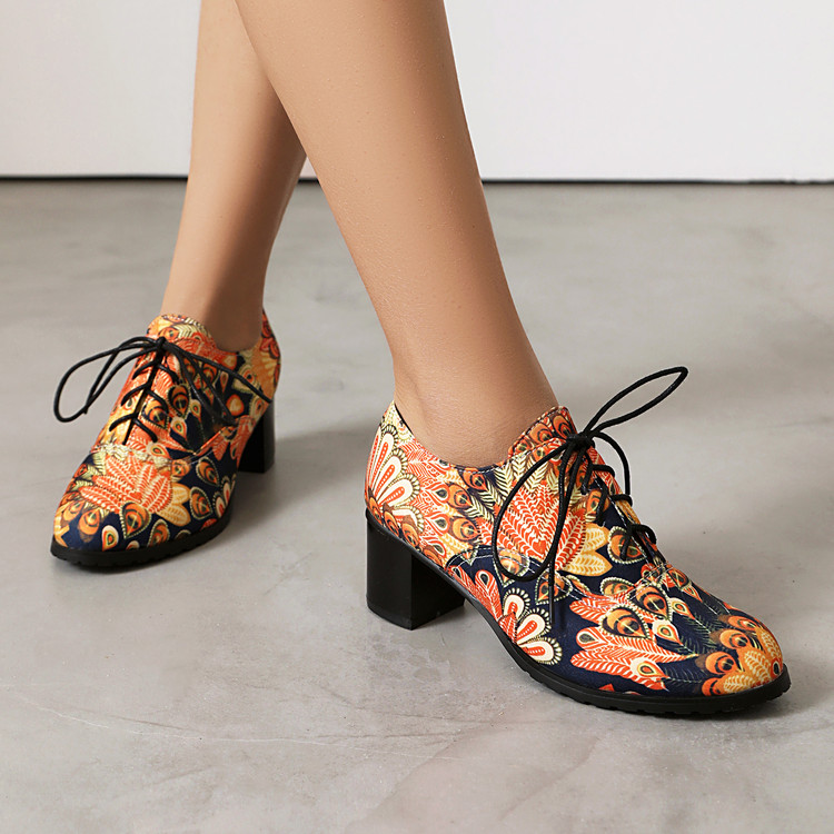 Deep Mouth Flat Shoes with Floral Pattern and Lace-Up Closure - Image 4