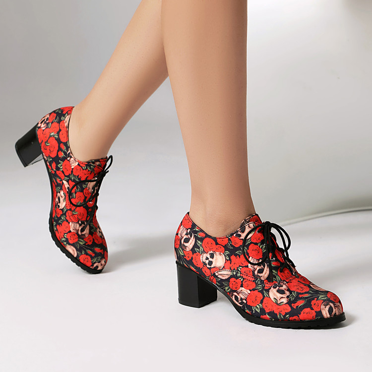 Deep Mouth Flat Shoes with Floral Pattern and Lace-Up Closure