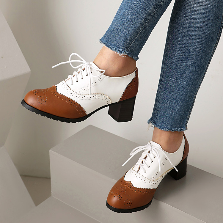 Deep Mouth Flat Shoes with Lace-Up and Chunky Heel - Image 2