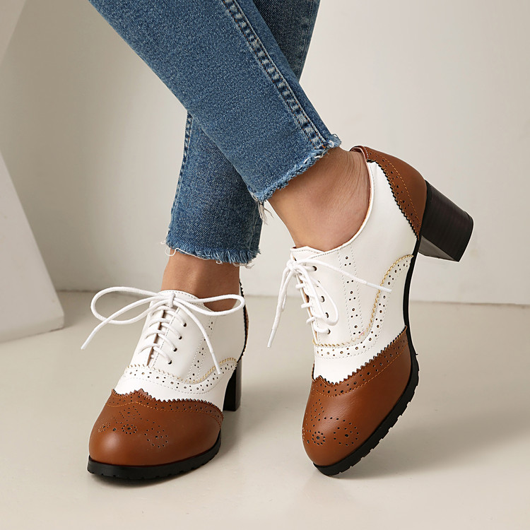 Deep Mouth Flat Shoes with Lace-Up and Chunky Heel - Image 3
