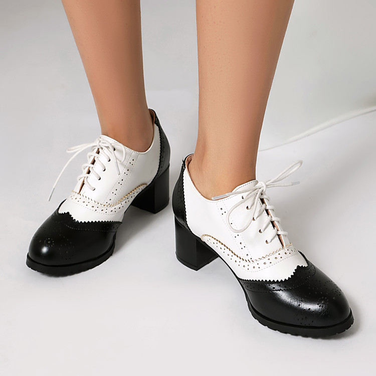 Deep Mouth Flat Shoes with Lace-Up and Chunky Heel - Image 5